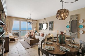 تلفزيون ذكي، مدفأة، مشغل دي في دي، كُتُب