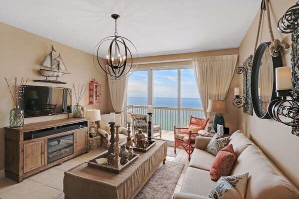 تلفزيون ذكي، مدفأة، مشغل دي في دي، كُتُب