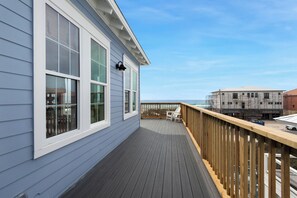 Terrace/patio - Cloud Nine | 🐾 Pet Friendly + Private Elevator + Near Beach and Pool Access (Navarre)
