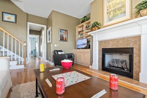 Interior - Ocean & Marsh Views! 5BR 5BA, free Golf Cart, See Our Reviews! (Saint Helena Island)