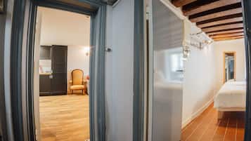 2 bedrooms, desk, iron/ironing board, WiFi