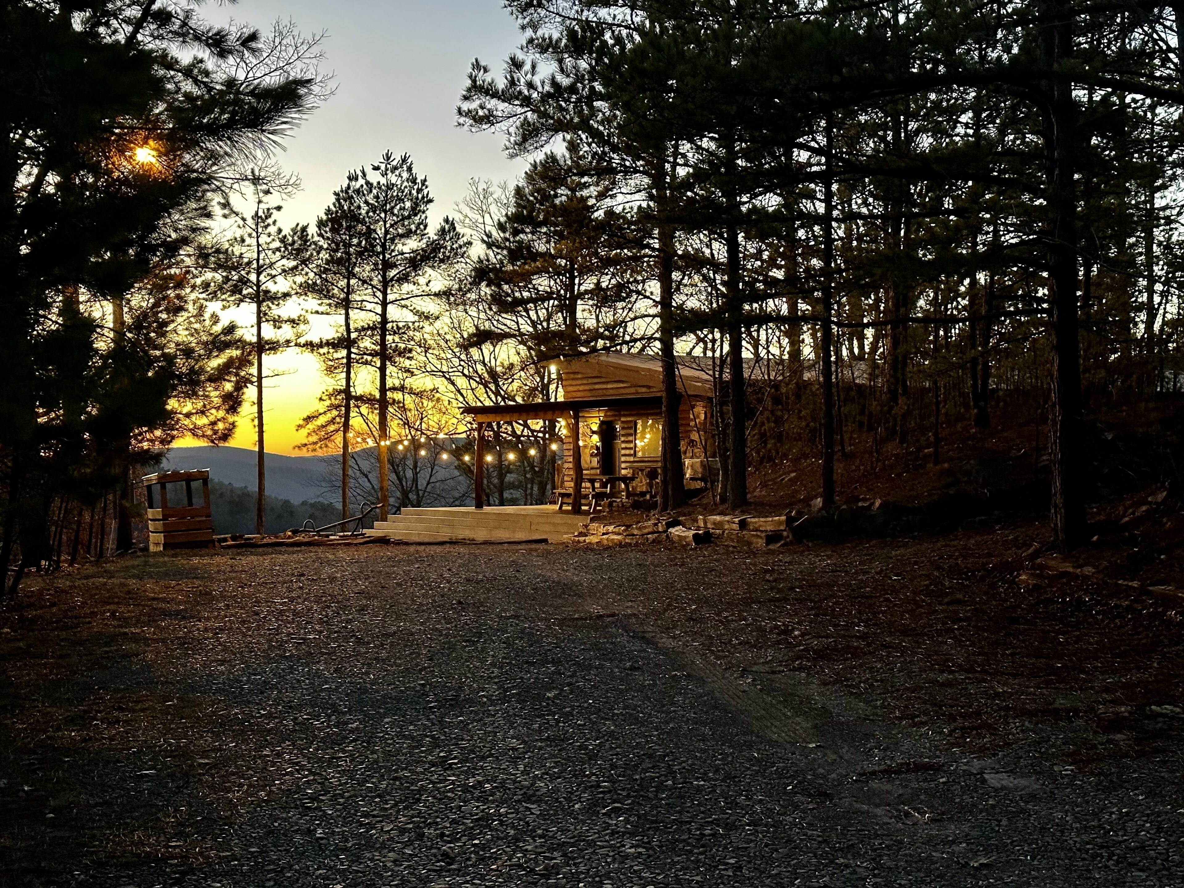 4 Bedroom Secluded Mountain Cabin with Beautiful Views. Every 3rd Night is FREE!