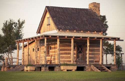 StarHill Farms Hinze Cabin