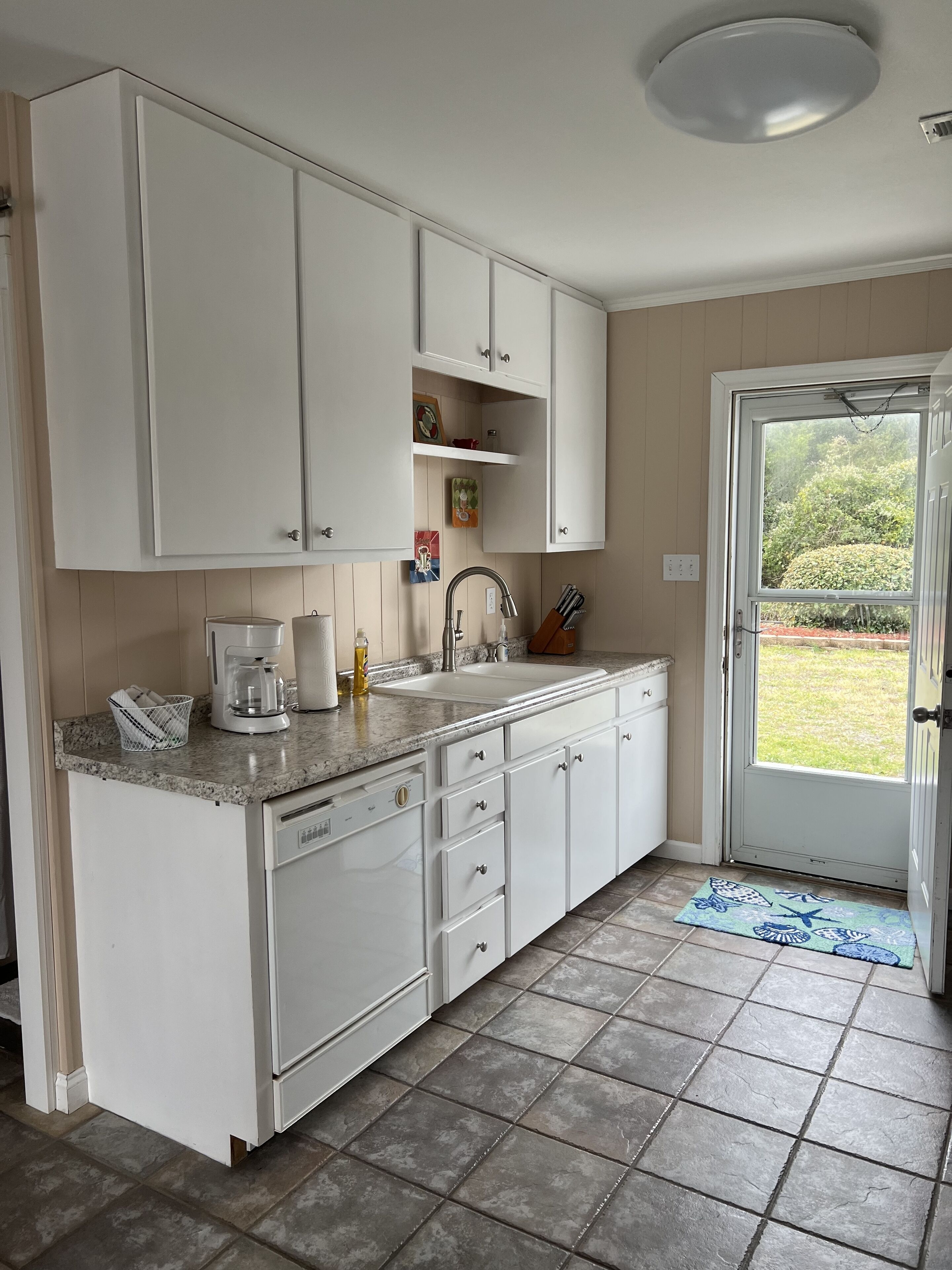 Great Stay! Emerald Isle Bungalow One Minute Walk to Both Beach & Sound!