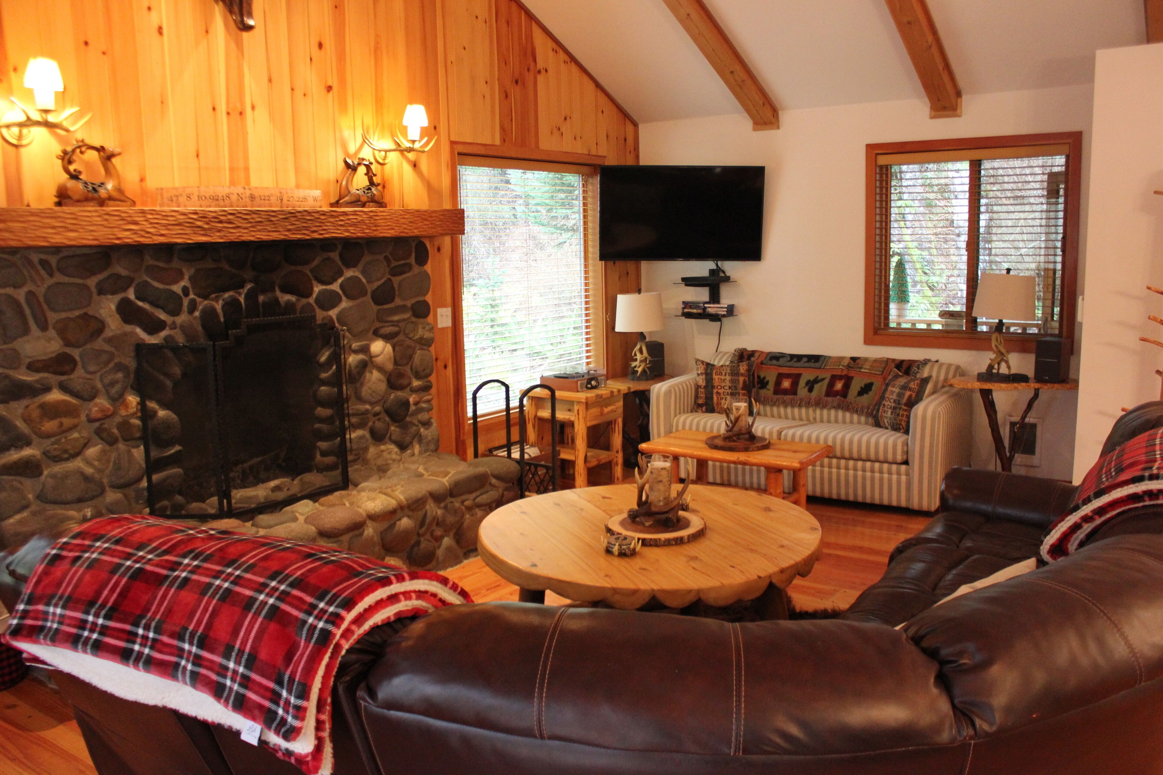 Amazing Two Building Cabin, Sleeps 2-8, Hot Tub