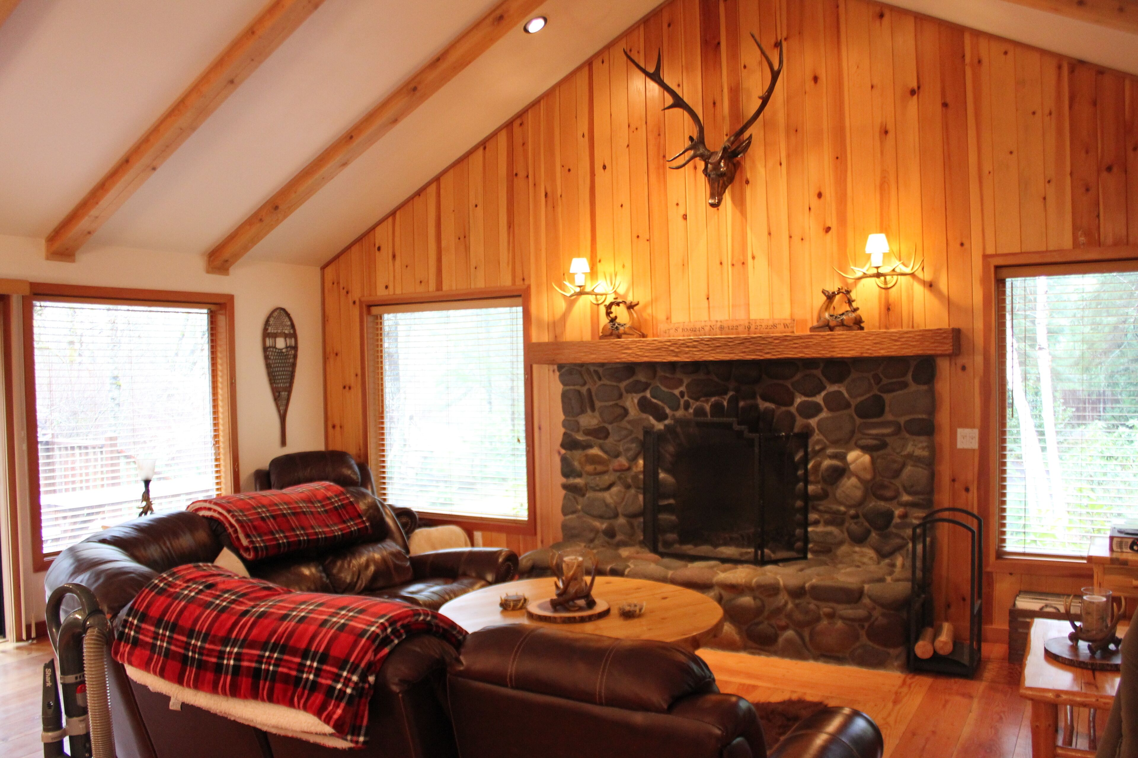 Amazing Two Building Cabin, Sleeps 2-8, Hot Tub