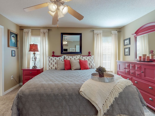 4 bedrooms, desk, iron/ironing board, WiFi