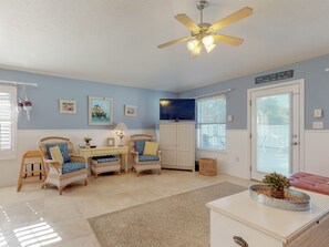 Älytelevisio, videopelejä, DVD-soitin, kirjoja