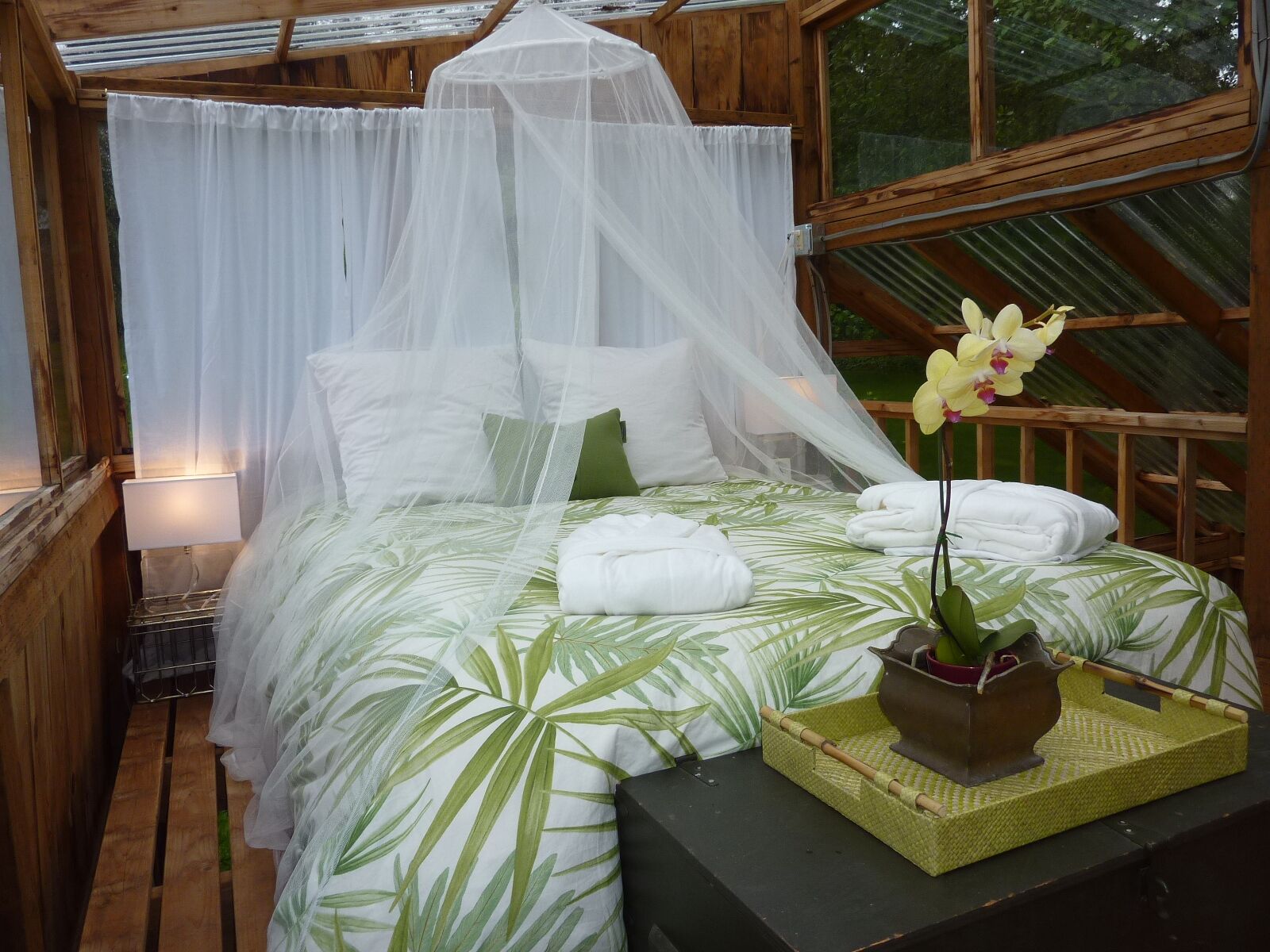 Glamping in our Unique Cabin outside Silverton, OR. with Hot Tub & Sleeping Loft