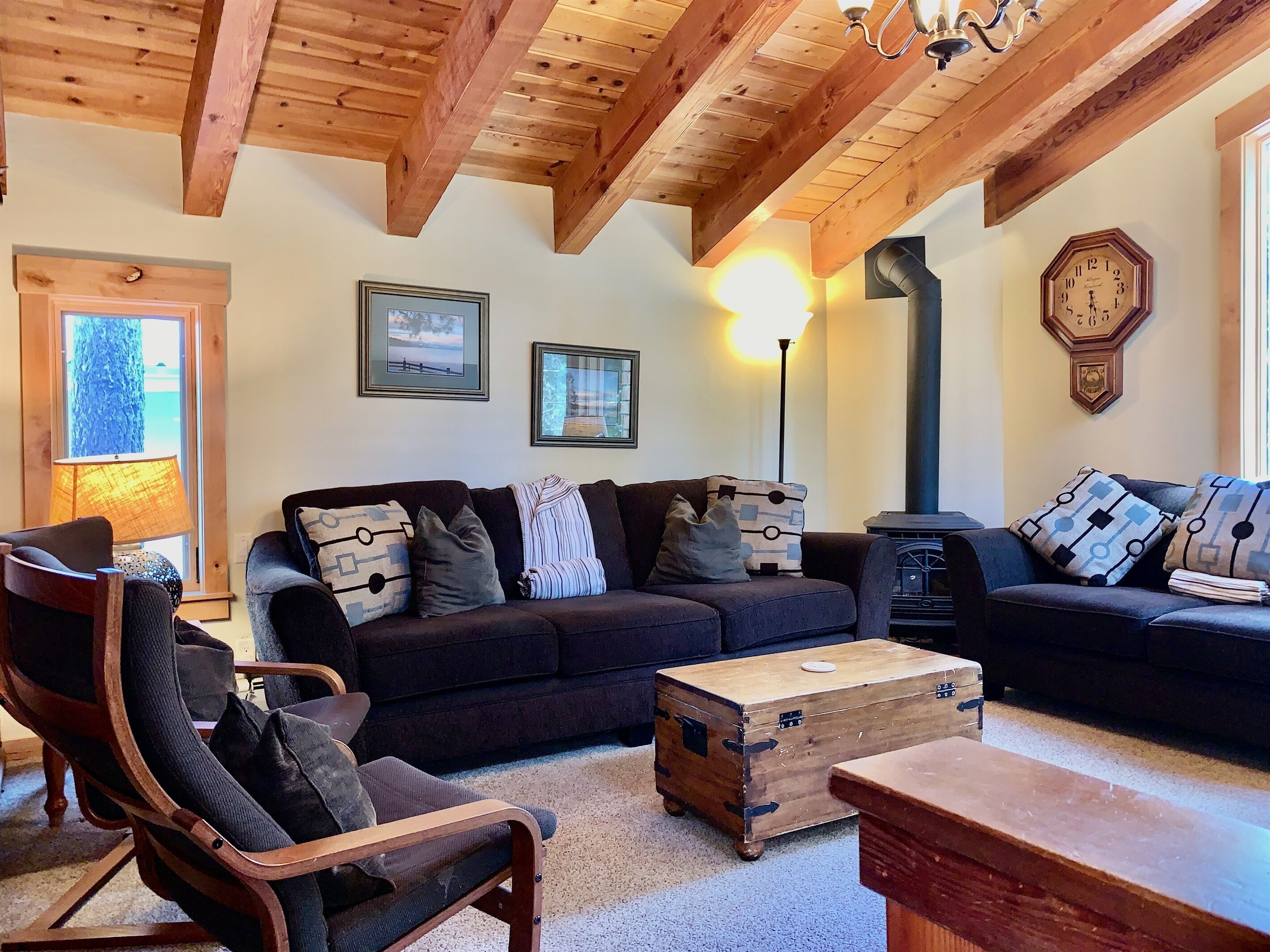 House with hot tub near ski resorts and Sunnyside