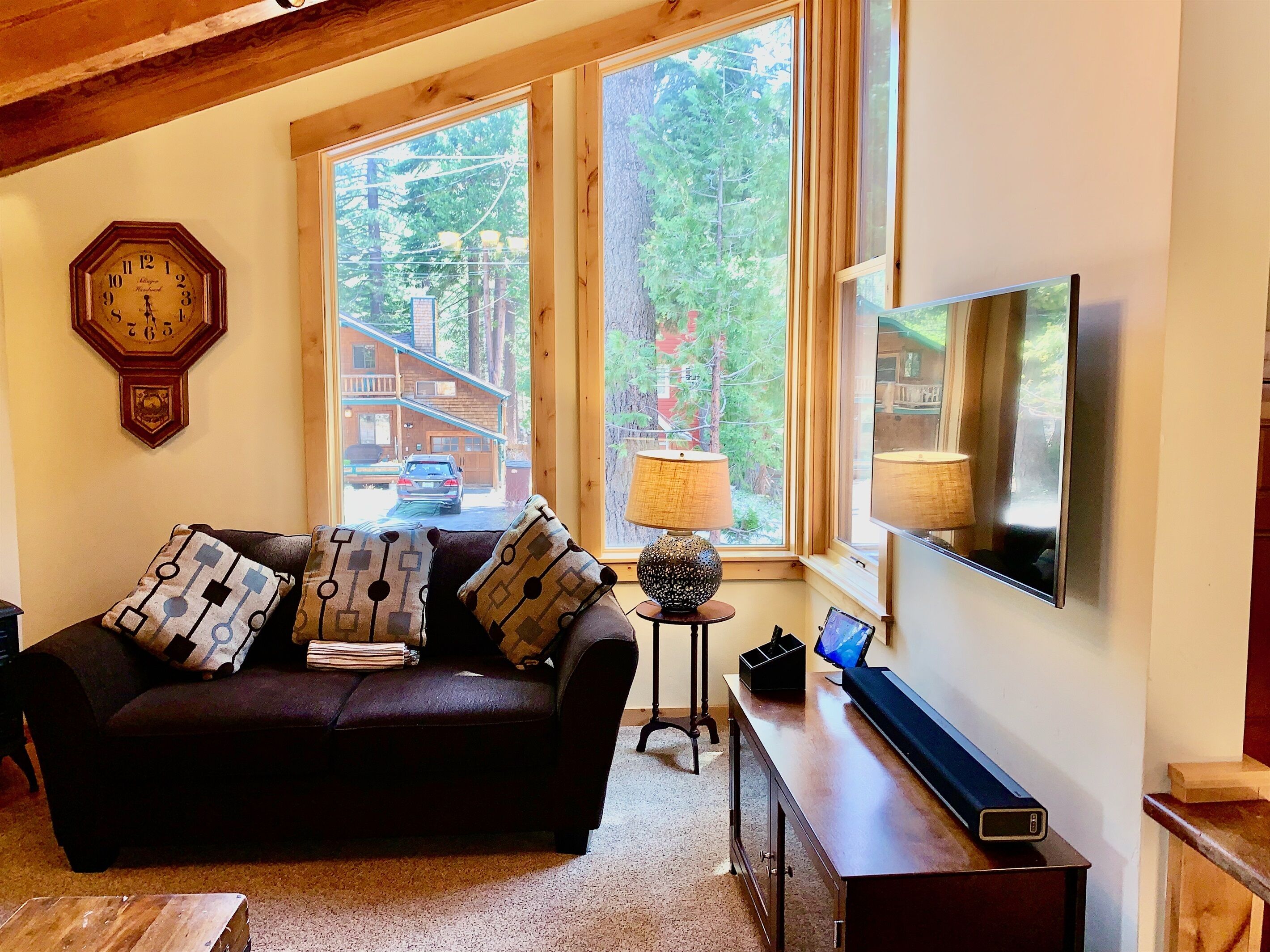 House with hot tub near ski resorts and Sunnyside