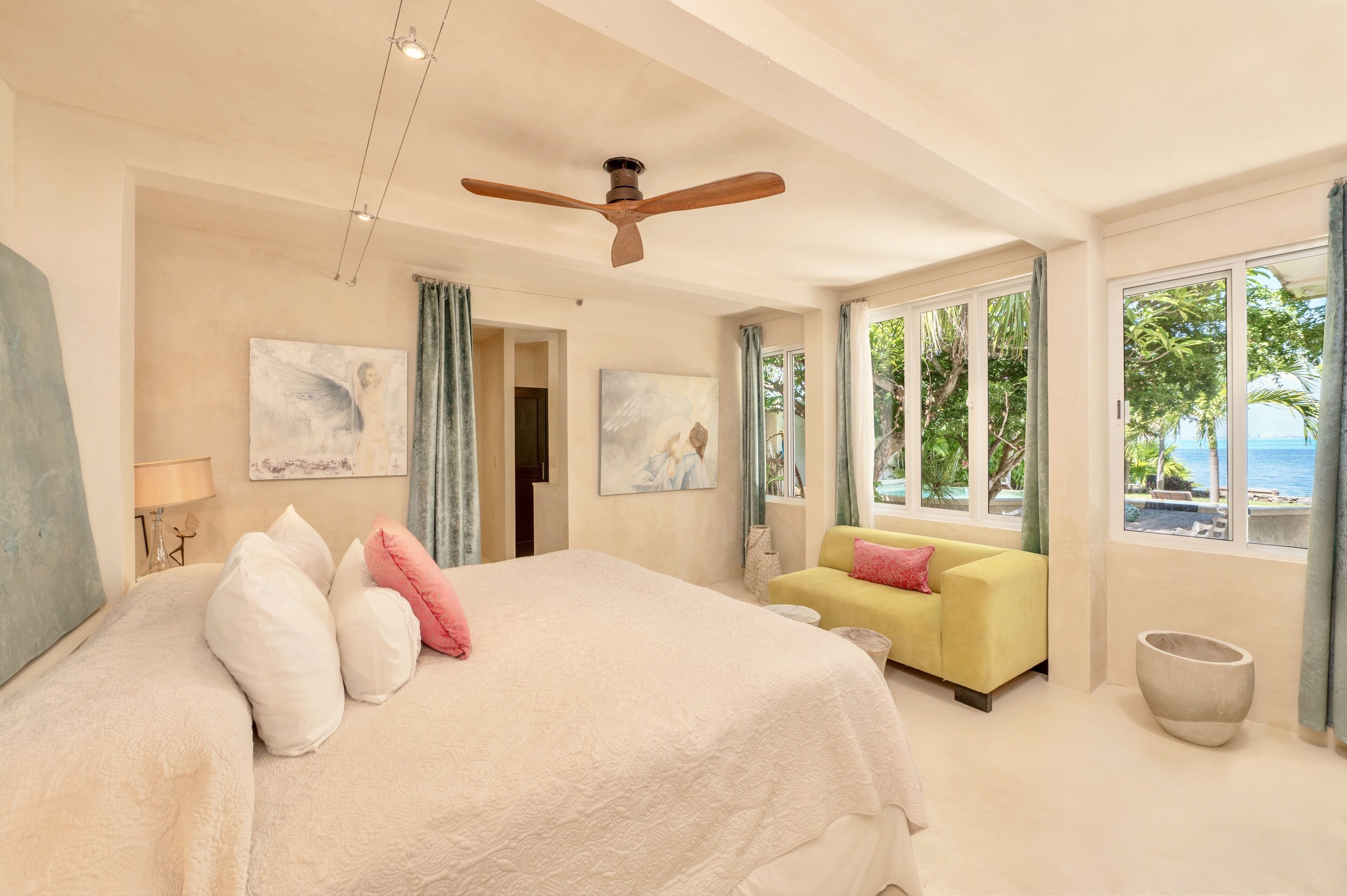 3+ Br Oceanfront Newly Renovated & Ocean swimming & pool