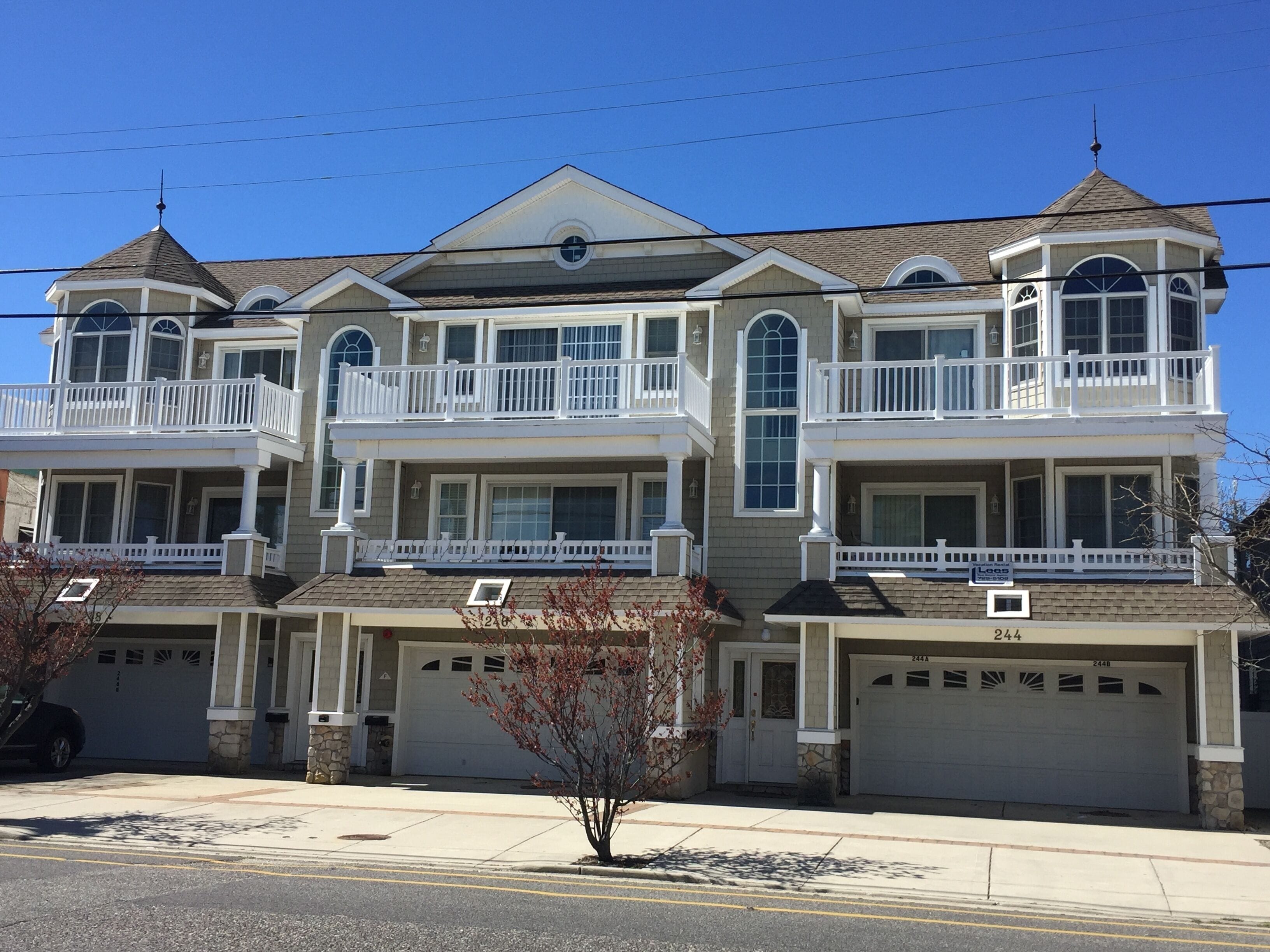3 Bedroom Wildwood Condo Short Walk to Convention Center/Boardwalk, Restaurants