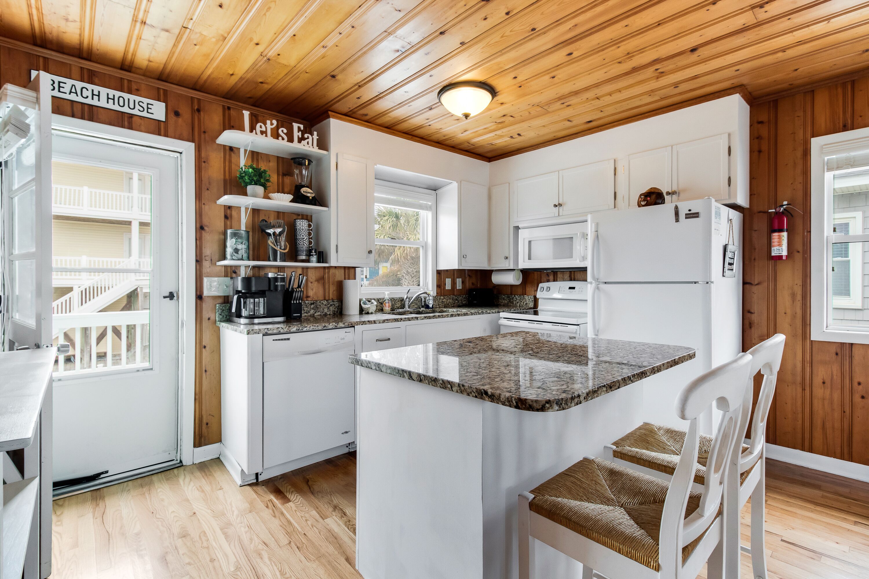 Ocean View!! Adorable, Second Row Single Family Home in Ocean Isle Beach