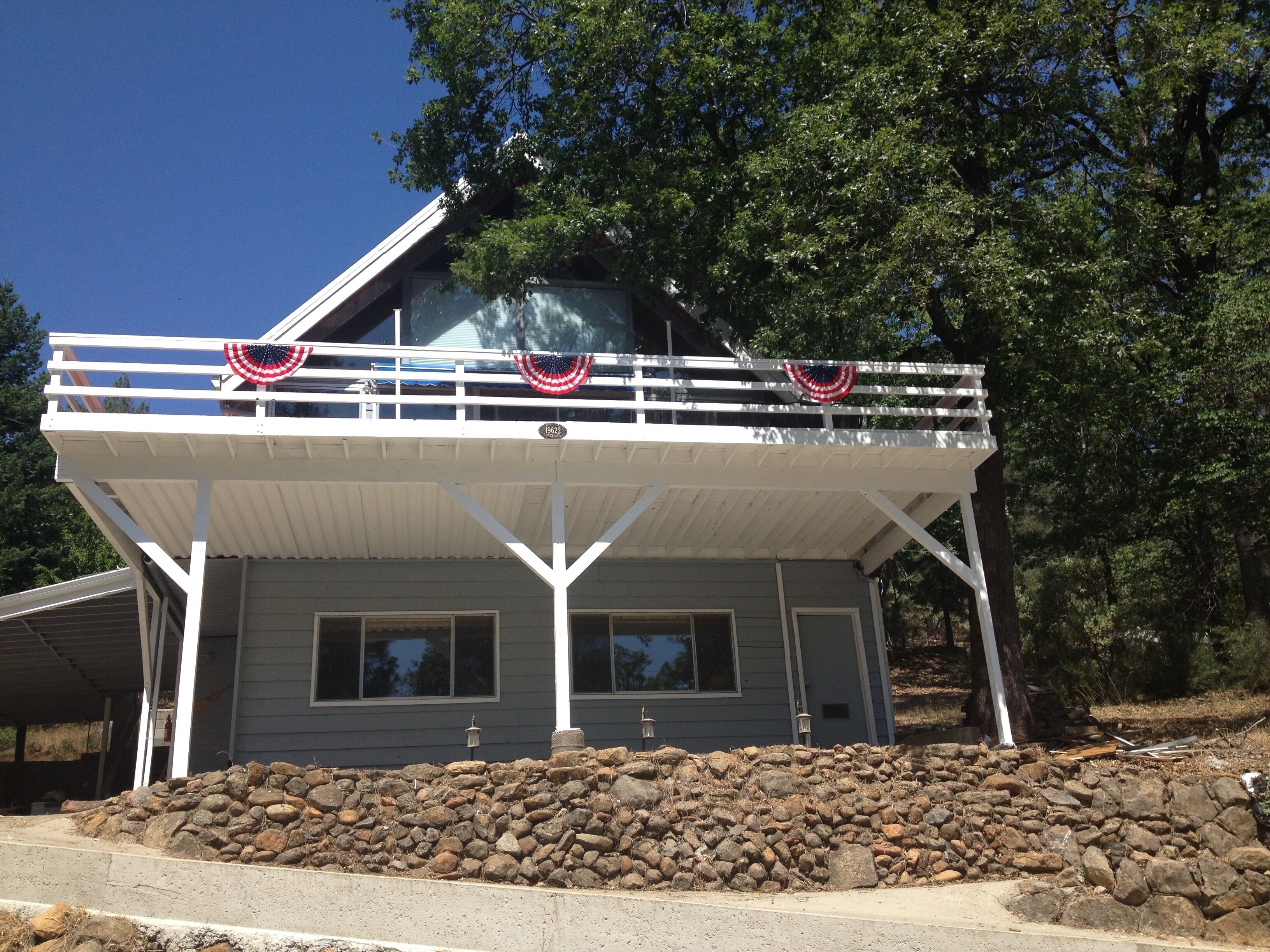Family lake house next to Sugarloaf Marina with a huge deck, views & game room
