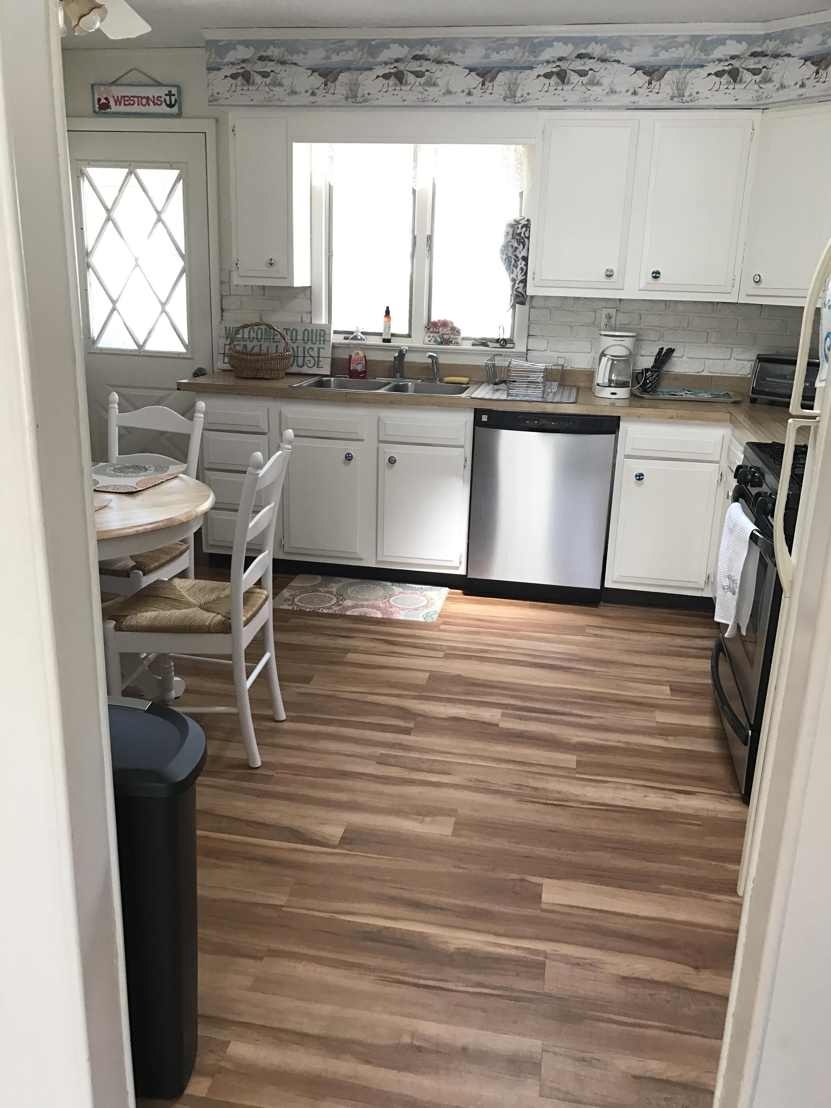 PREMIER HOST. Newly Renovated! 2 Blocks to the Beach