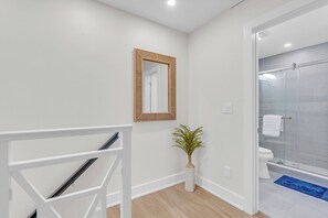 Interior - Rx: Paradise updated 2bed/2.5bath townhouse style condo with open water views, shared pool & dockage (Marathon)