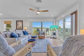 Unclassified image, 4 of 46, button - Rx: Paradise updated 2bed/2.5bath townhouse style condo with open water views, shared pool & dockage (Marathon)