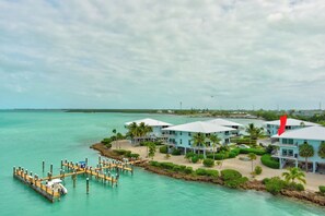 Exterior - Rx: Paradise updated 2bed/2.5bath townhouse style condo with open water views, shared pool & dockage (Marathon)