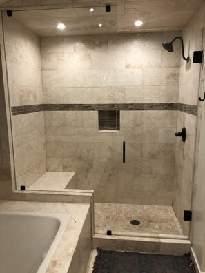 Seife, Shampoo, Toilettenpapier
