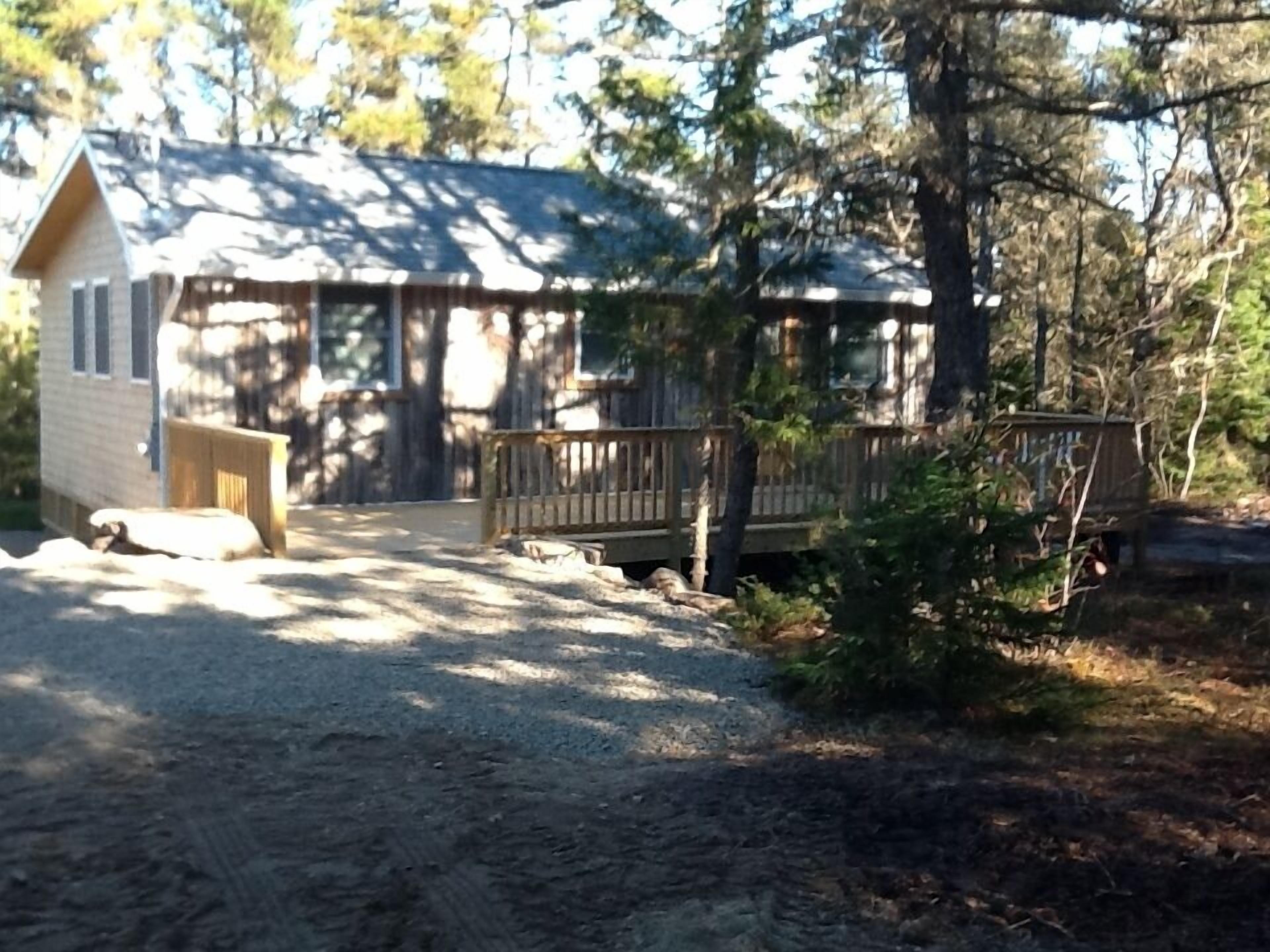 Be the first to rent this all newly renovated 1930s Log Cabin in Corea.