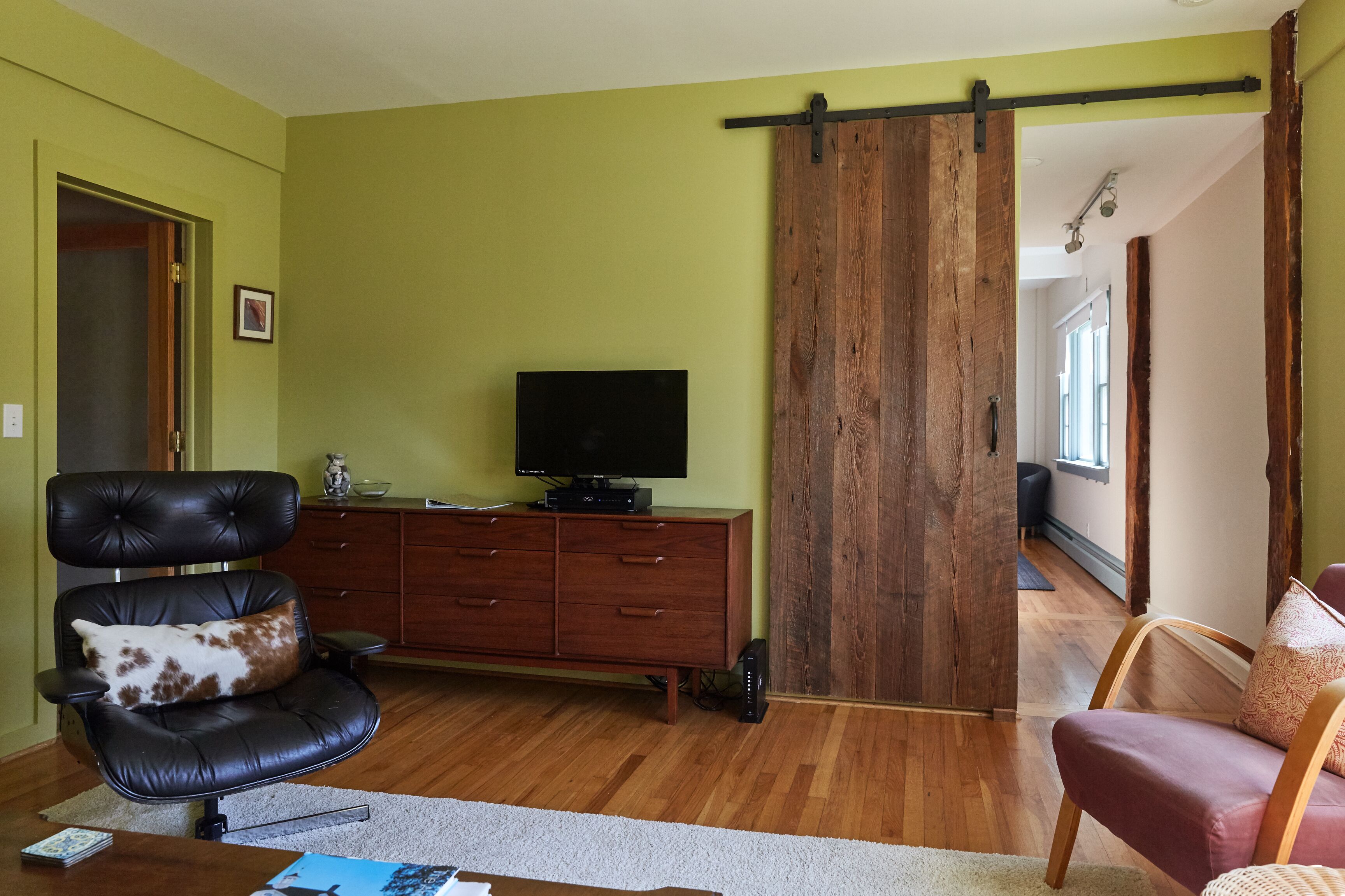 In Town, walk to everything. Near lake, Hotchkiss, IMS, and Salisbury Schools