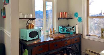 Marathon Historic Apartments-Retro 50's -Heart of Downtown-1 bedroom-sleeps 4