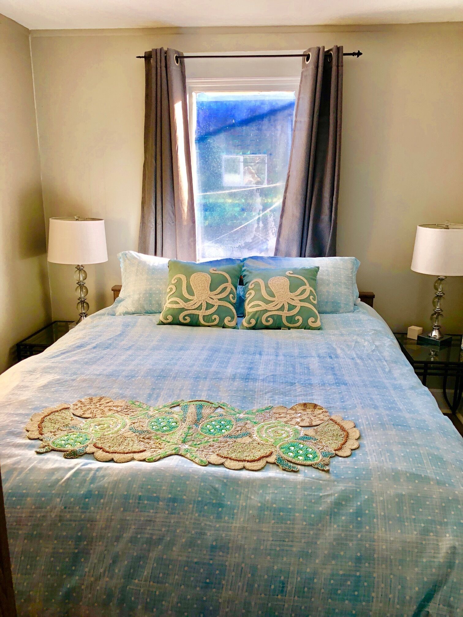 Retro 50's charm with modern amenities.