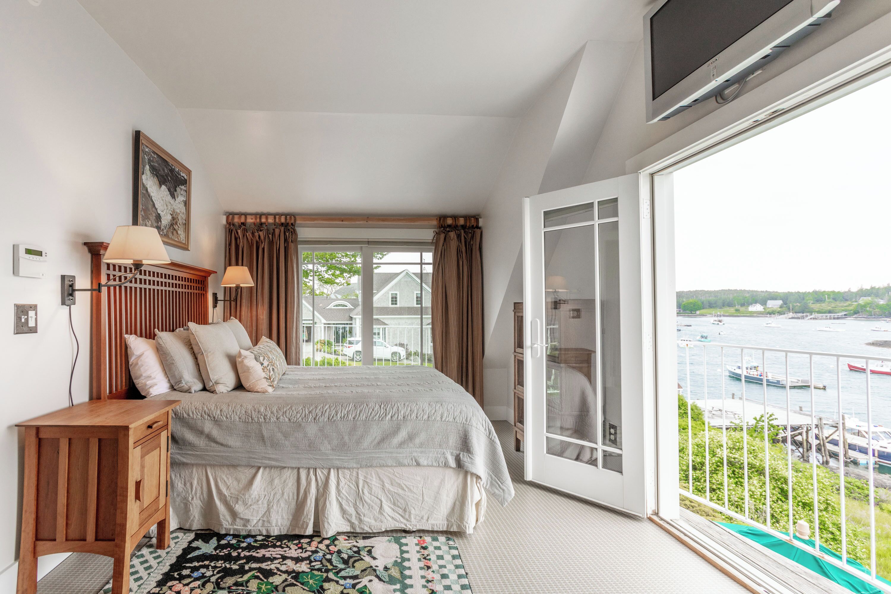 2 makuuhuonetta, työpöytä, silitysrauta/-lauta, ilmainen Wi-Fi