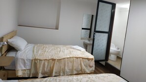 Double or Twin Room, 1 Double Bed, Non Smoking | Bathroom | Shower - Anais y Nicolas Hostel (Cusco)