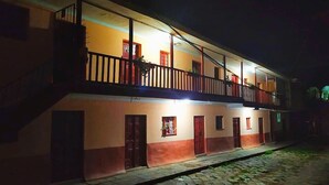 Front of property - Anais y Nicolas Hostel (Cusco)