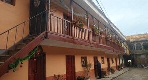Exterior - Anais y Nicolas Hostel (Cusco)