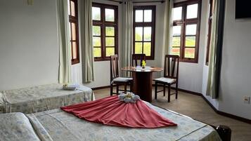 Family Room | Minibar, free WiFi, bed sheets