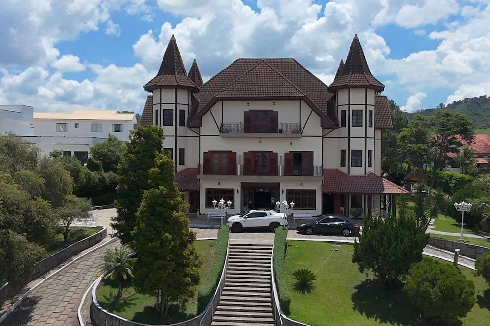 Chateau Palace Hotel