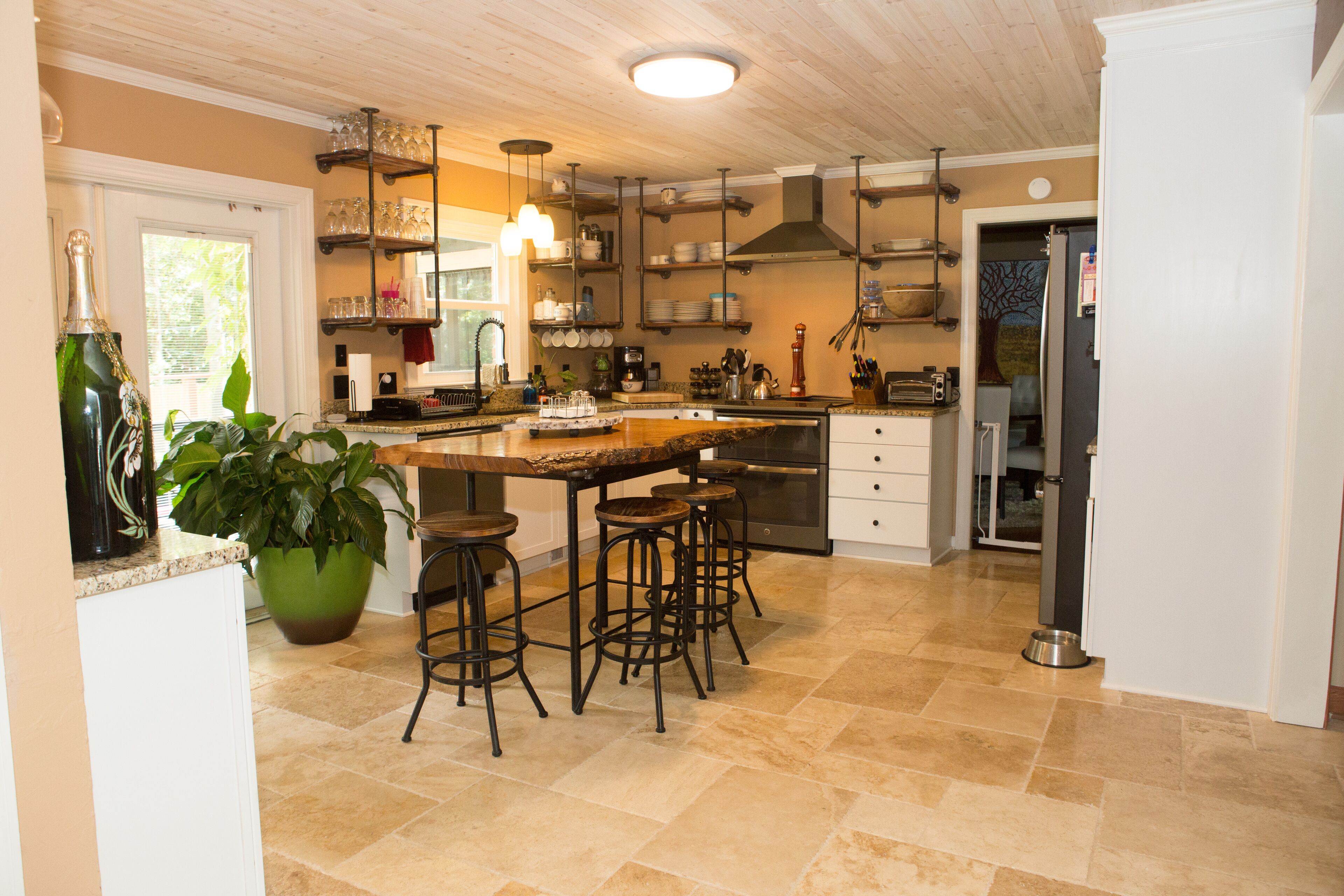 Family Retreat w/ Heated Pool, Hot Tub & RV Hookup -15min to Wrightsville Beach!