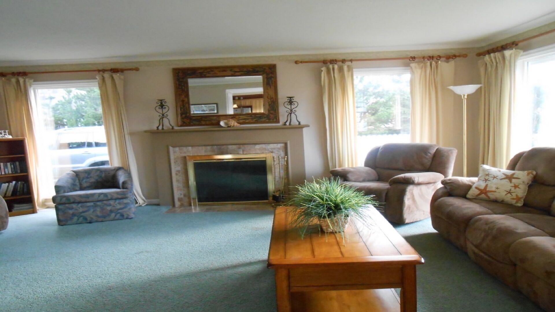 FULL SIZE POOL TABLE