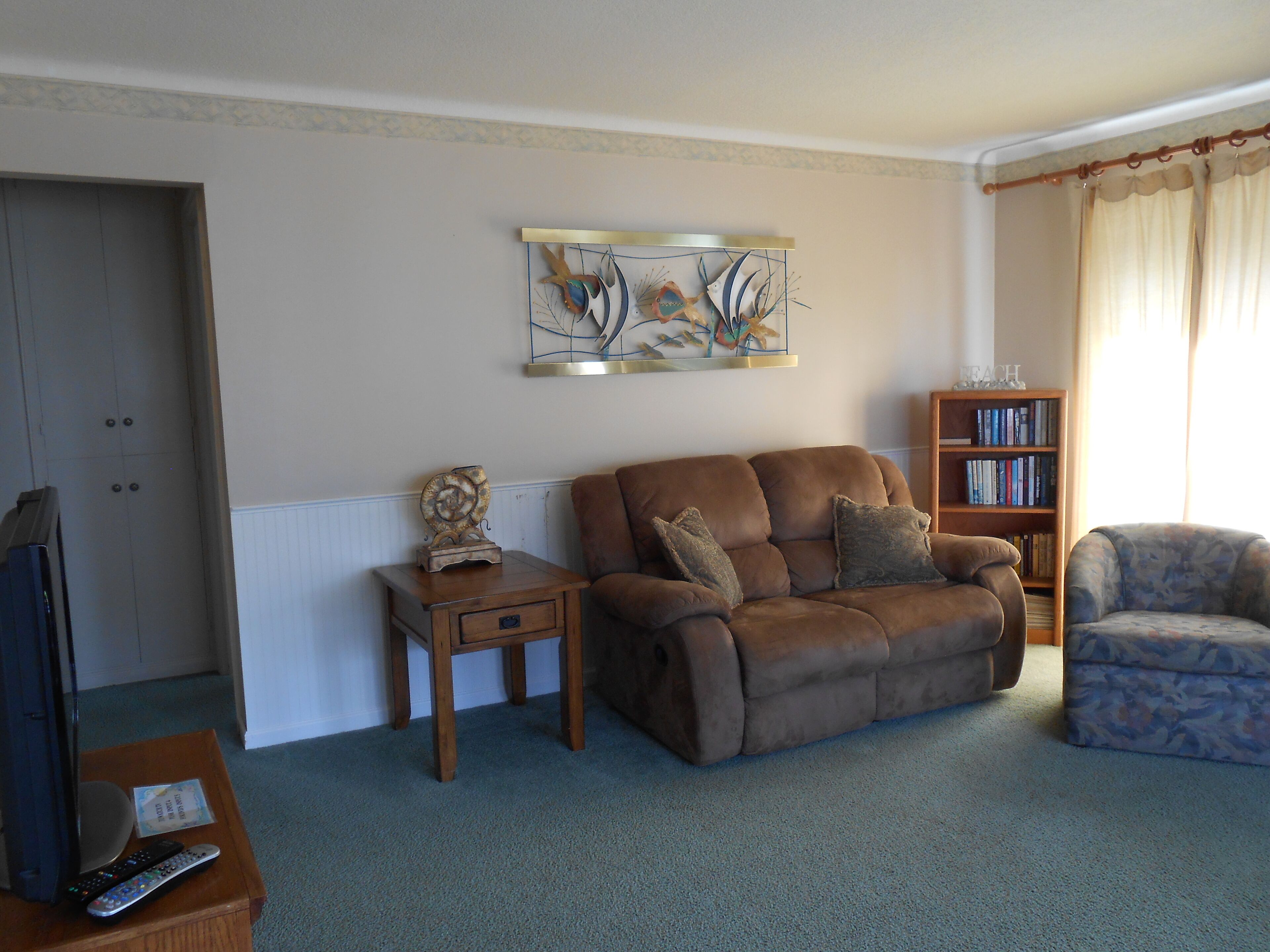 FULL SIZE POOL TABLE