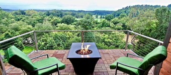 Magic mountain - west Asheville chalet with spectacular views
