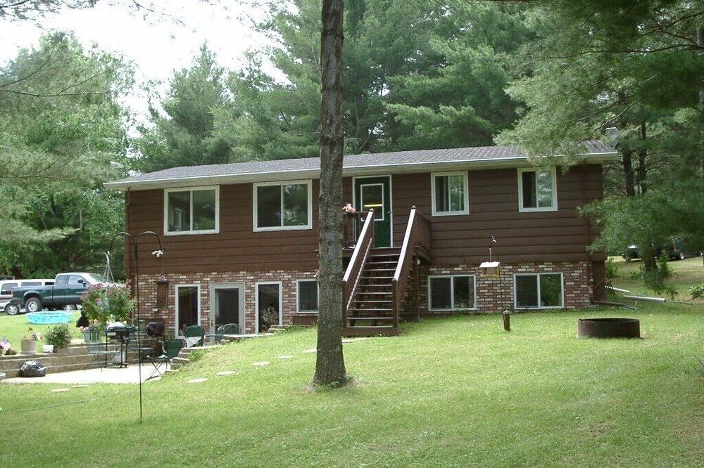 Sam's Place:Cabin 4 quiet / across 2,000 acre boy-scout camp. All year round.