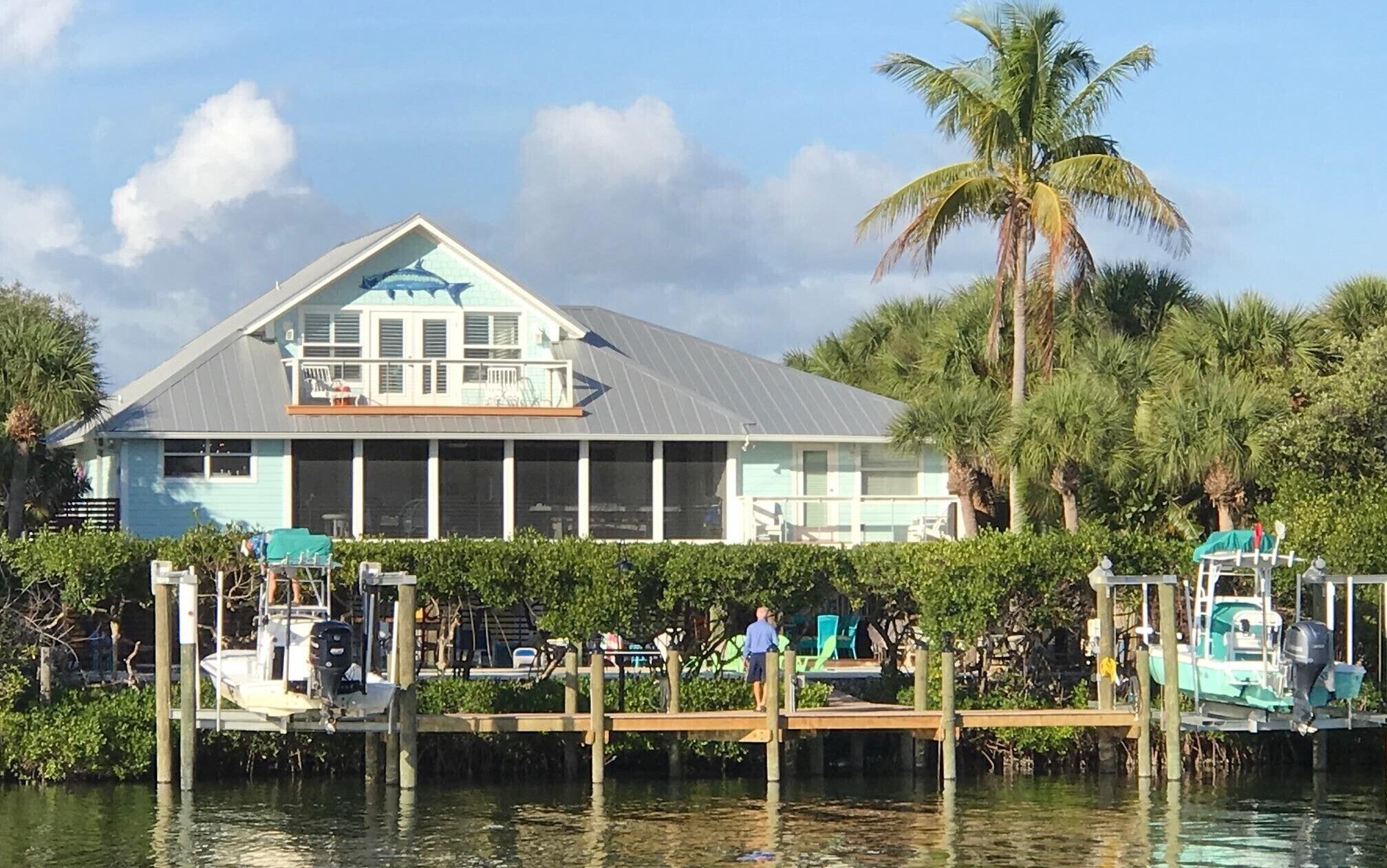 Florida Island paradise!  Pool, Dock, poolside bar and TV. Close to beach.