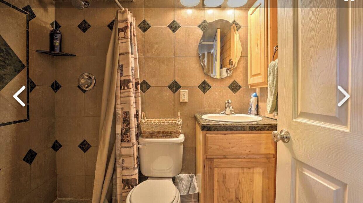 Dusj, håndklær, såpe og sjampo