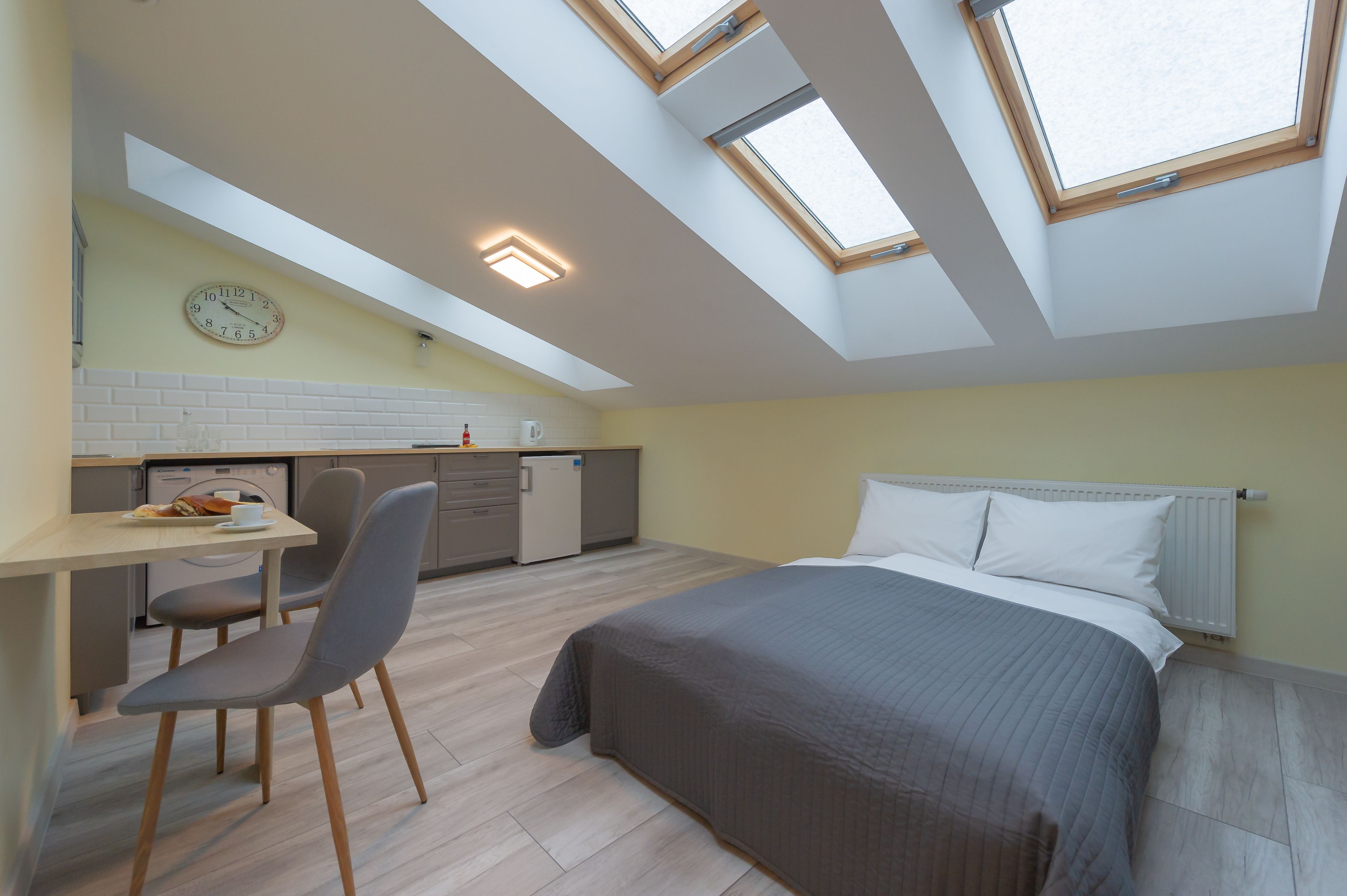 Appartement, 1 queensize bed, niet-roken | Privékitchenette | Een koelkast, een kookplaat, een koffiezetapparaat/waterkoker