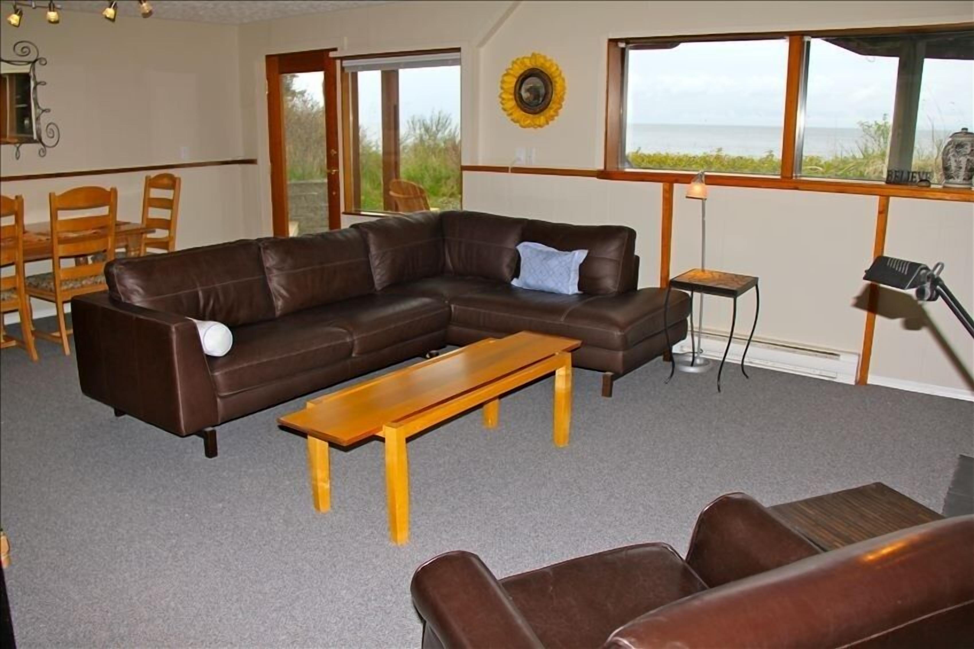 Walk-on Sandy Beach with Outstanding Ocean View,  Qualicum Bay