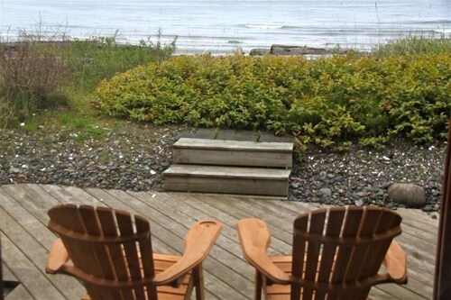 Walk-on Sandy Beach with Outstanding Ocean View,  Qualicum Bay