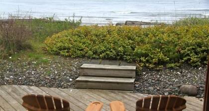 Walk-on Sandy Beach with Outstanding Ocean View, Qualicum Bay