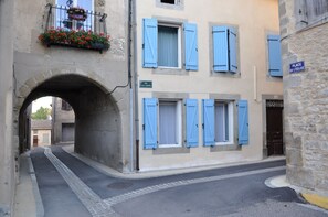 Exterior - The Cathar Cottage, Pennautier - Lovely, Traditional Village House  (Pennautier)