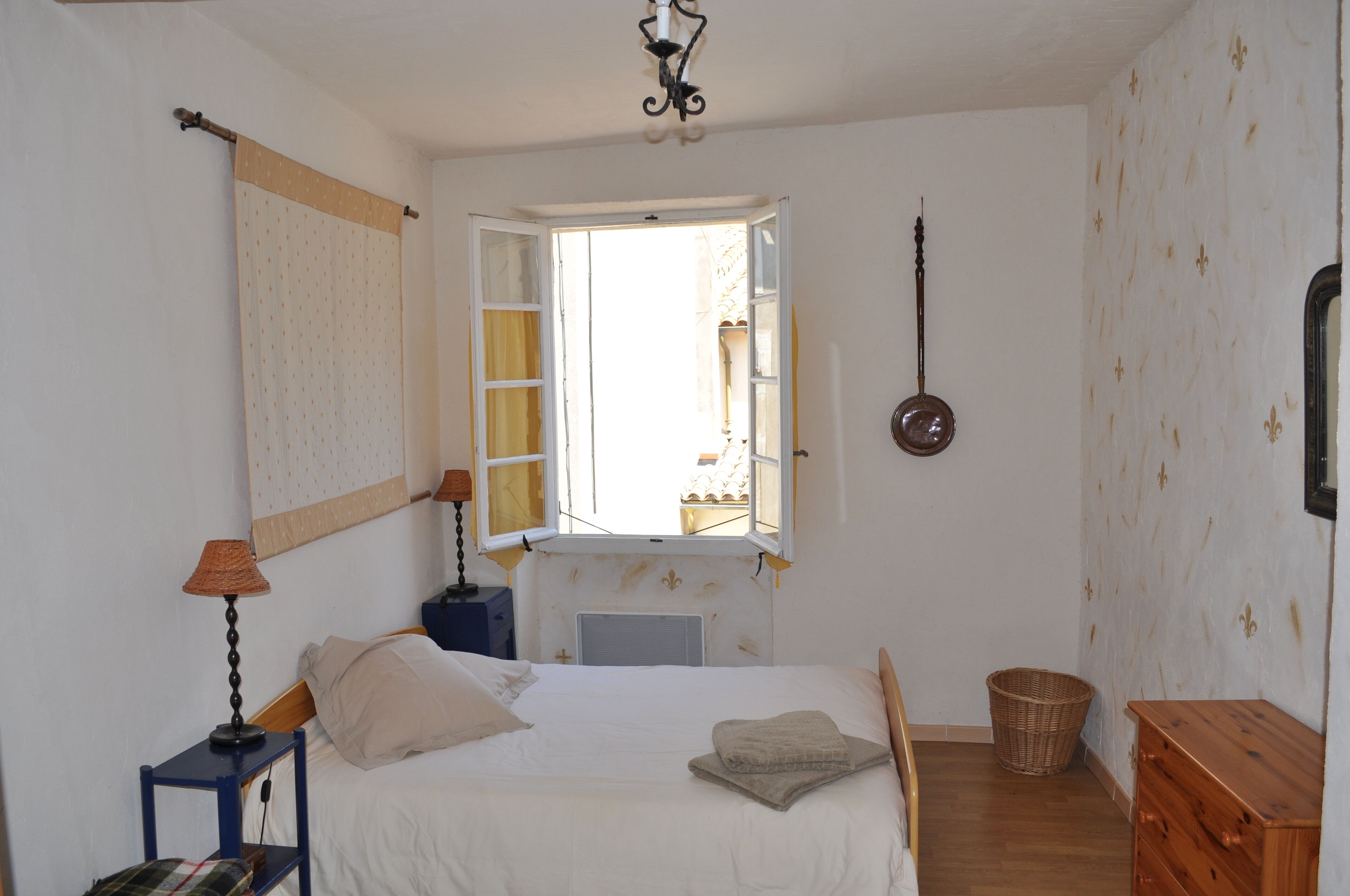 The Cathar Cottage, Pennautier - Lovely, Traditional Village House 