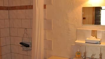Serviettes fournies, papier toilette