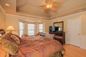 4 bedrooms, desk, iron/ironing board, free WiFi