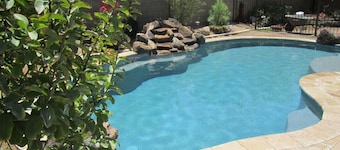 Grande Maison, Grand Prix, Grand Lieu, w / Pool Custom Built